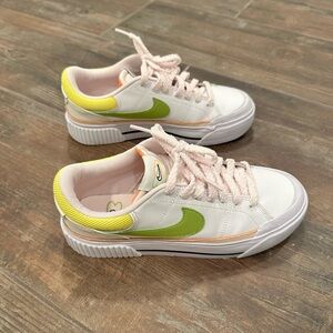 Nike court legacy lift sneakers